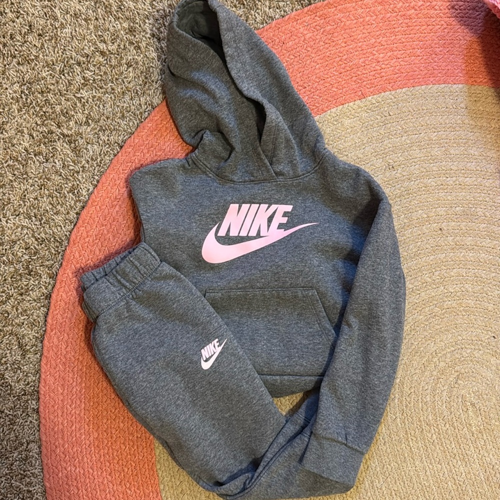 Girls Nike sweatsuit